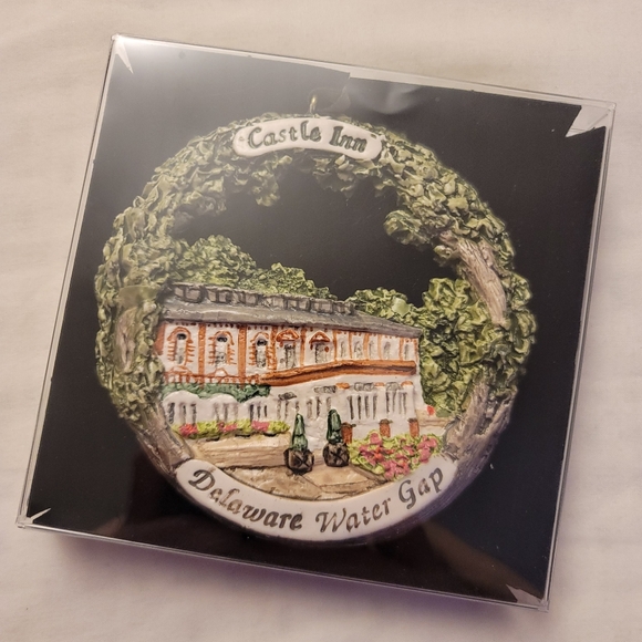 The Castle Inn AmeriScape Ornament. New Hand Made/Handcast/Hand Painted! - Picture 4 of 4